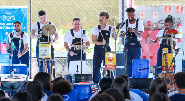 Espetáculo Da Orquestra De Sucata