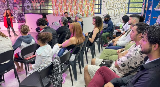Apresentação Gato De Rua Aprende A Viver Preso Biblioteca Ii