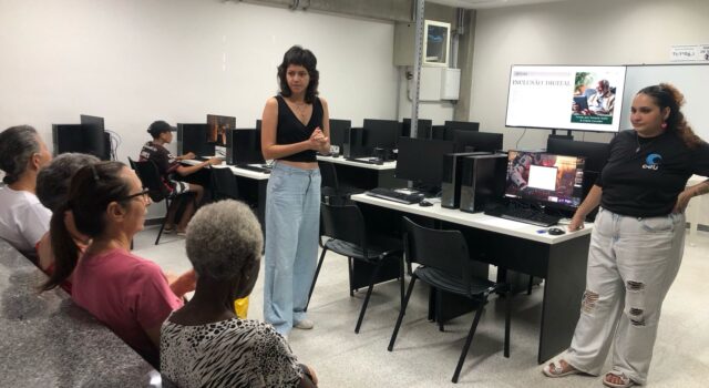 Projeto Da Biblioteca De Inclusão Digital Para Terceira Idade. Prática No Telecentro. Sexta 11h